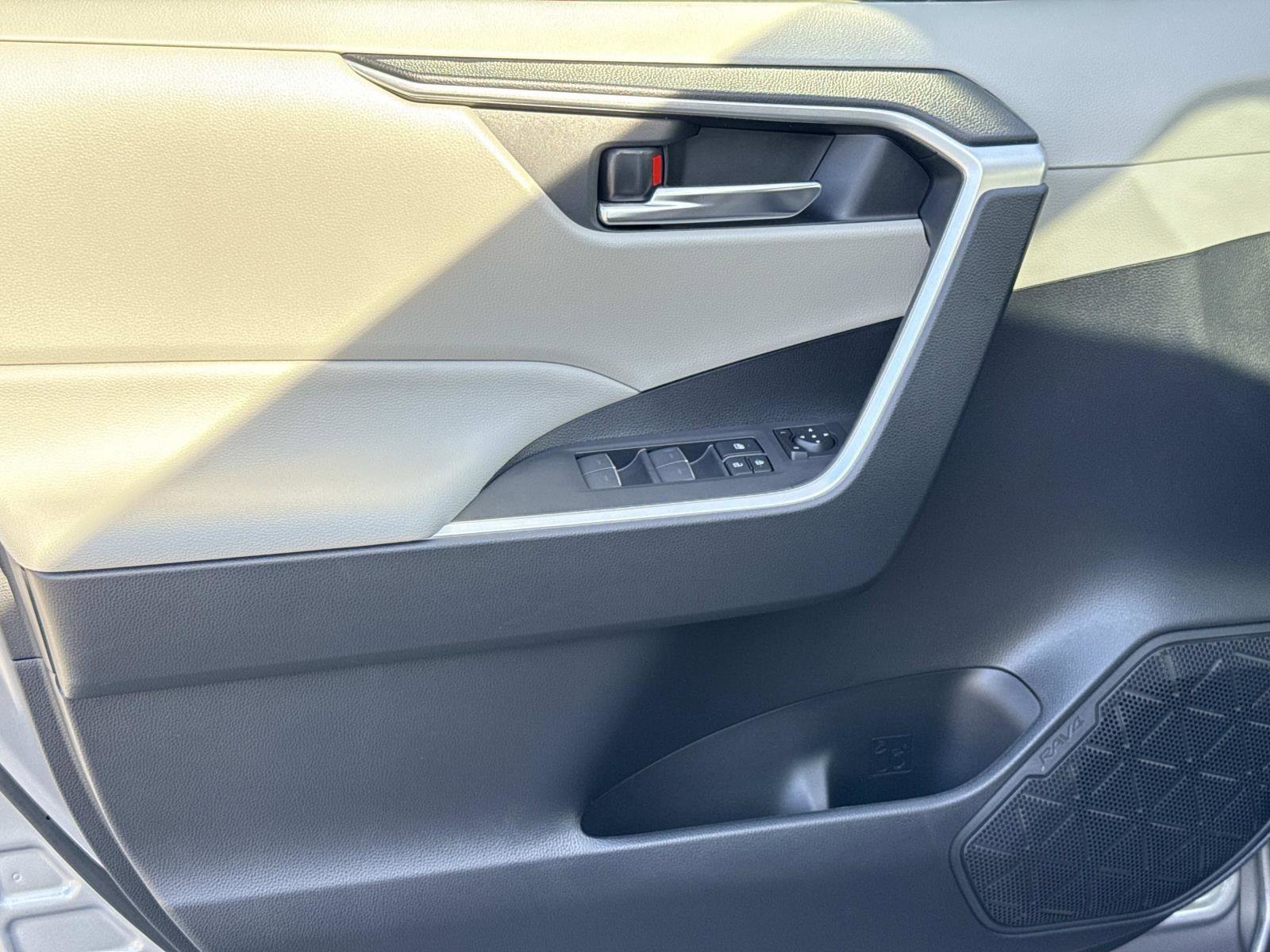 Used 2023 Toyota RAV4 XLE w/ Convenience Package image 18