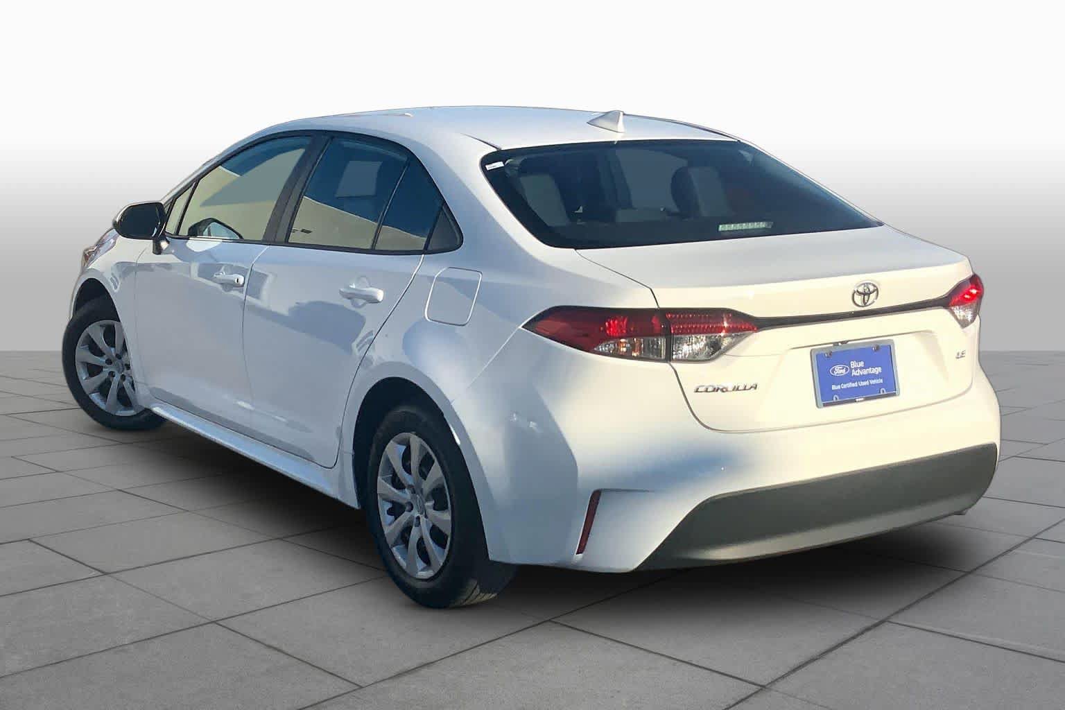 Used 2025 Toyota Corolla LE FWD image 12