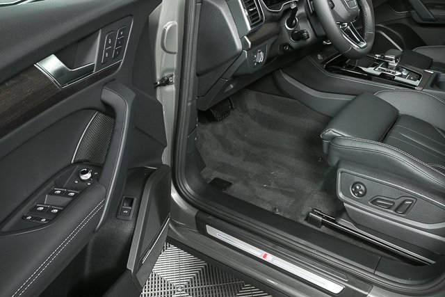 New 2025 Audi Q5 2.0T Premium Plus image 8