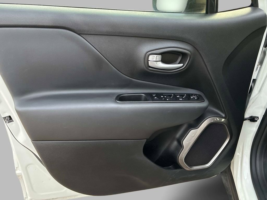 Used 2023 Jeep Renegade Latitude w/ Premium Group AWD/4WD image 16