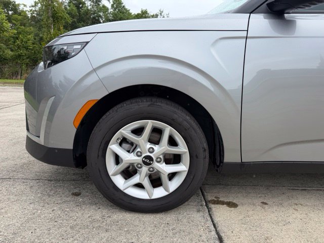 Used 2025 Kia Soul LX w/ LX Technology Package FWD image 10
