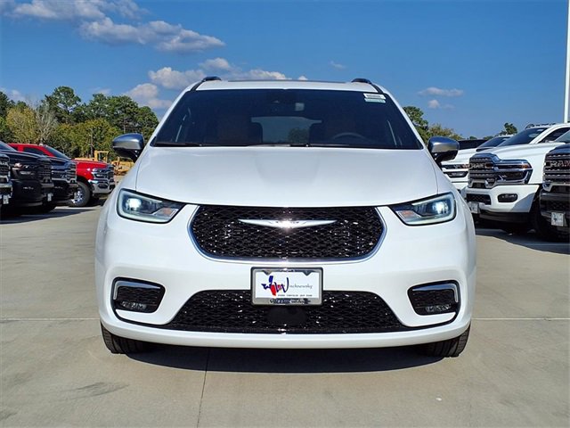 New 2026 Chrysler Pacifica Pinnacle image 3