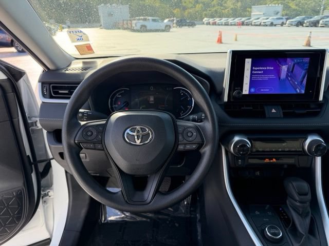 Used 2025 Toyota RAV4 XLE AWD/4WD image 17