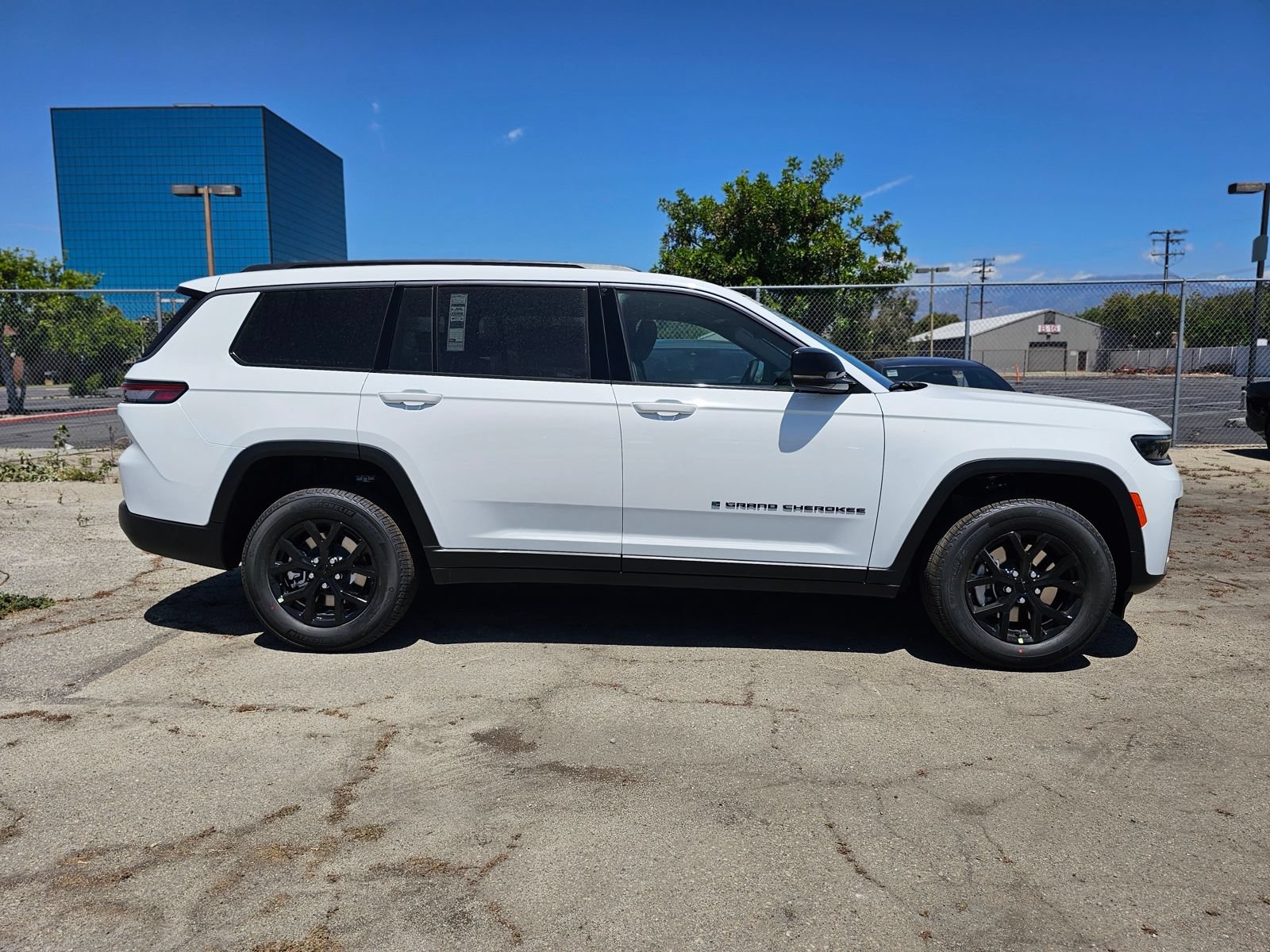 New 2026 Jeep Grand Cherokee L Altitude RWD image 4
