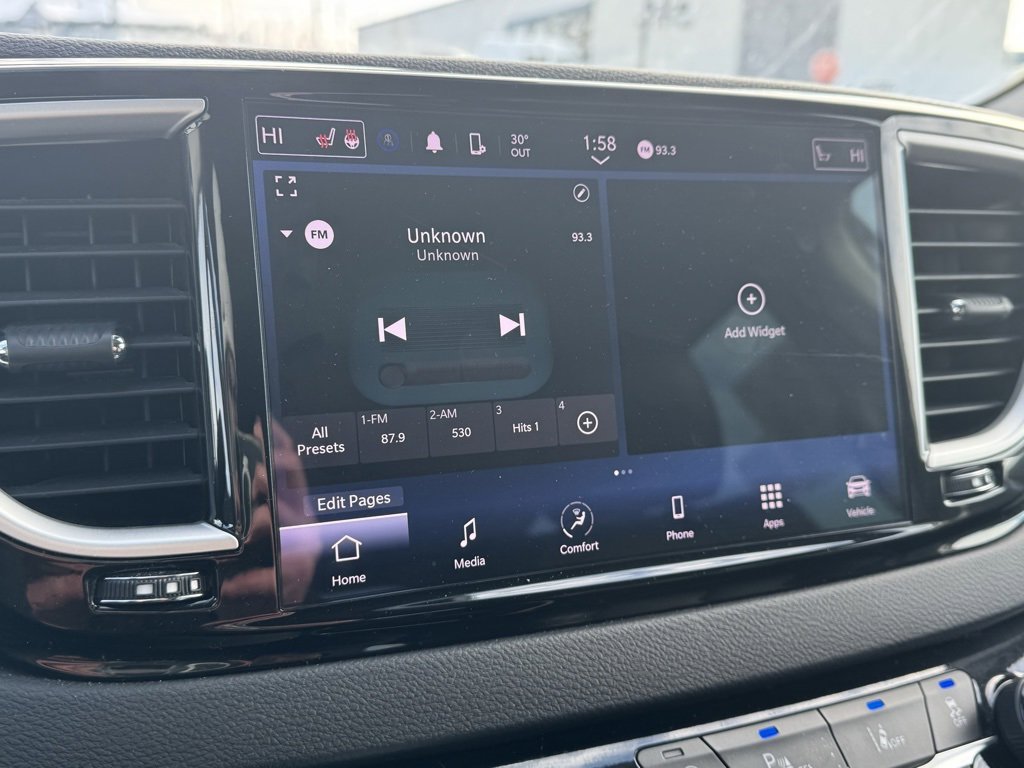 Used 2024 Chrysler Pacifica Touring-L image 24