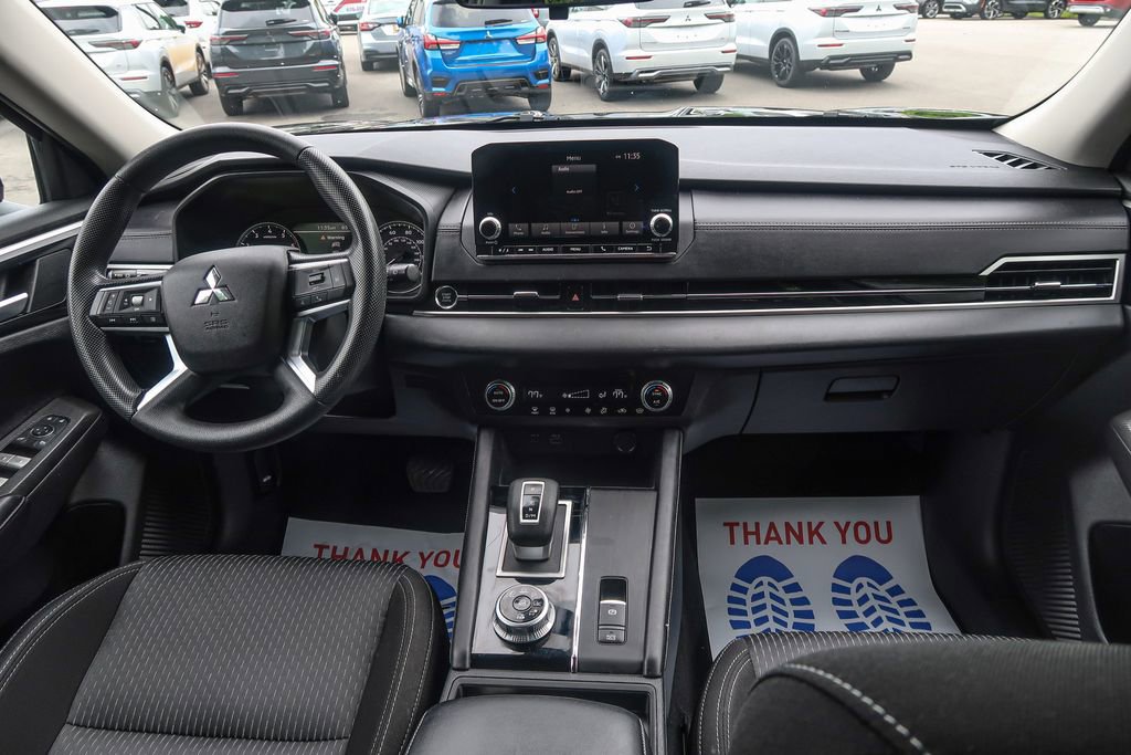 Used 2024 Mitsubishi Outlander ES AWD/4WD image 16
