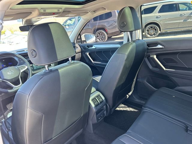 Used 2023 Volkswagen Tiguan SE image 40