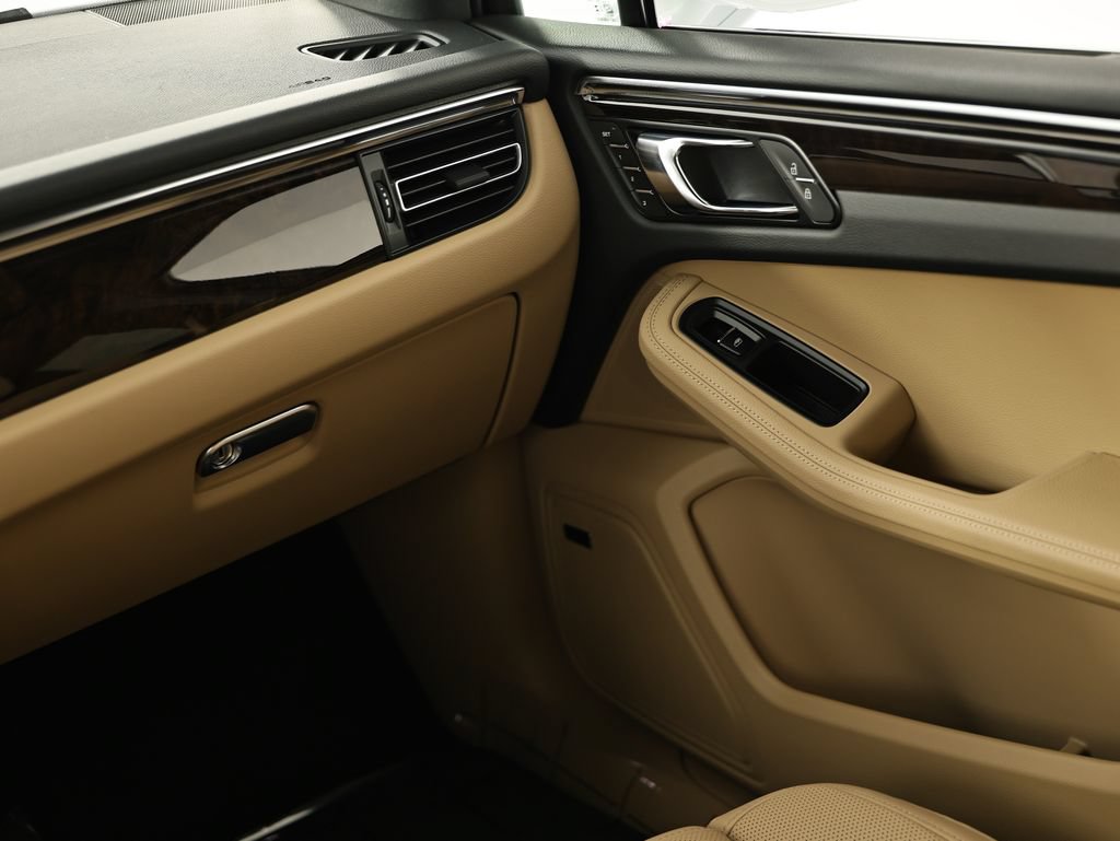 New 2026 Porsche Macan AWD/4WD image 30
