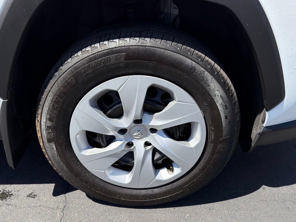Used 2025 Toyota RAV4 LE FWD image 9