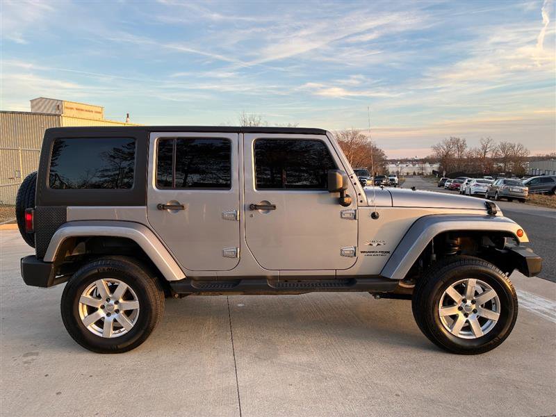 Used 2018 Jeep Wrangler Unlimited Sahara w/ Connectivity Group image 4