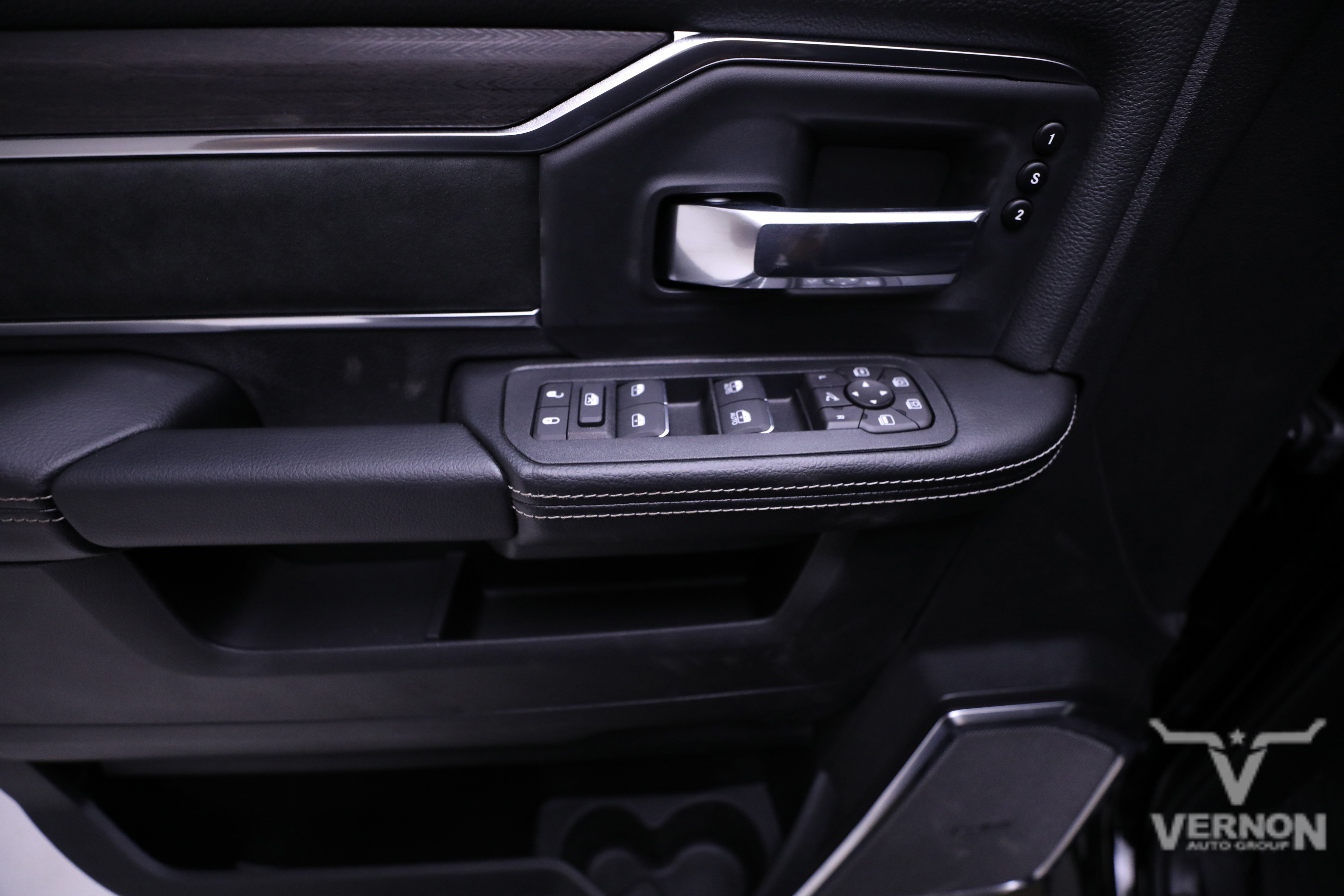 New 2026 RAM 2500 Laramie AWD/4WD image 18