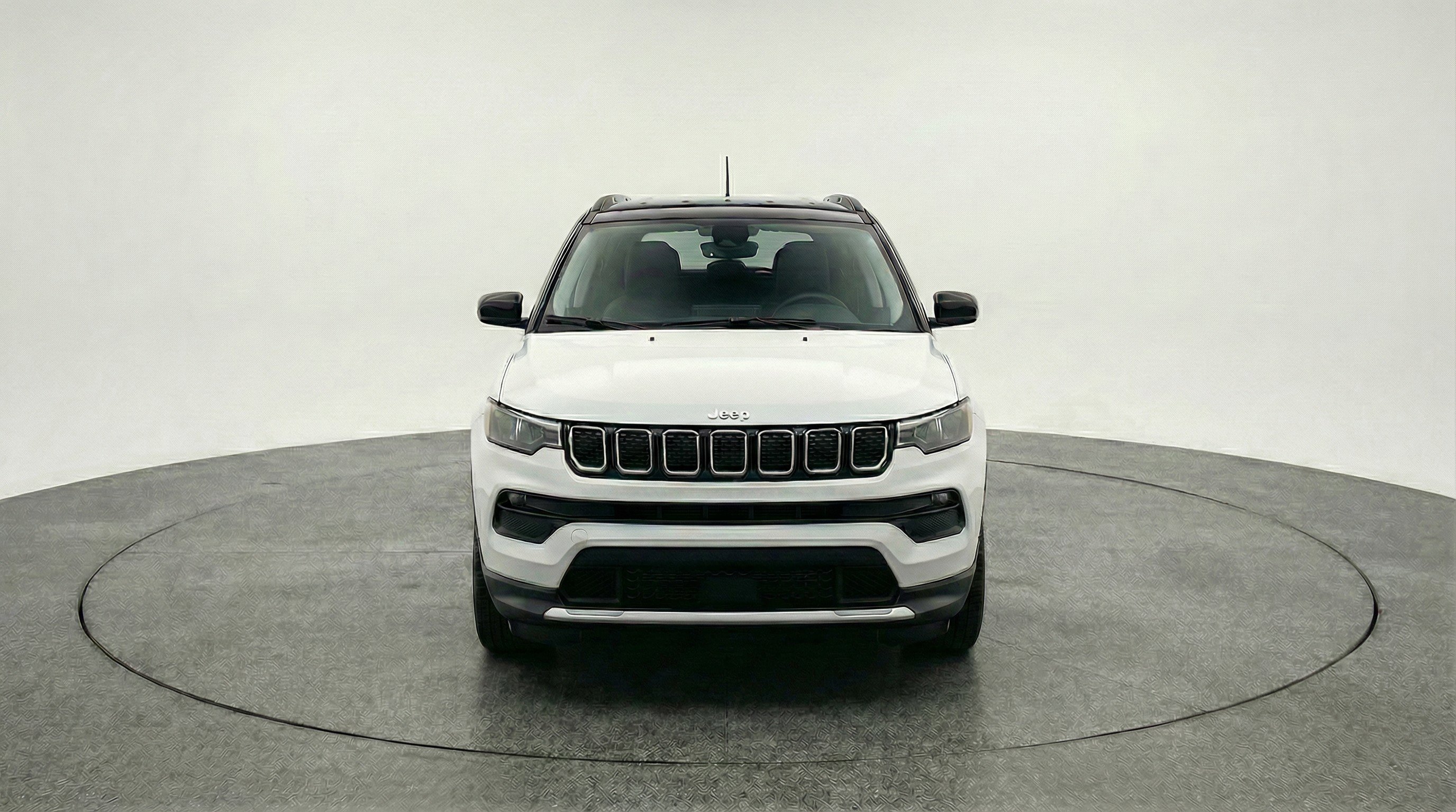 Used 2025 Jeep Compass Limited AWD/4WD image 2