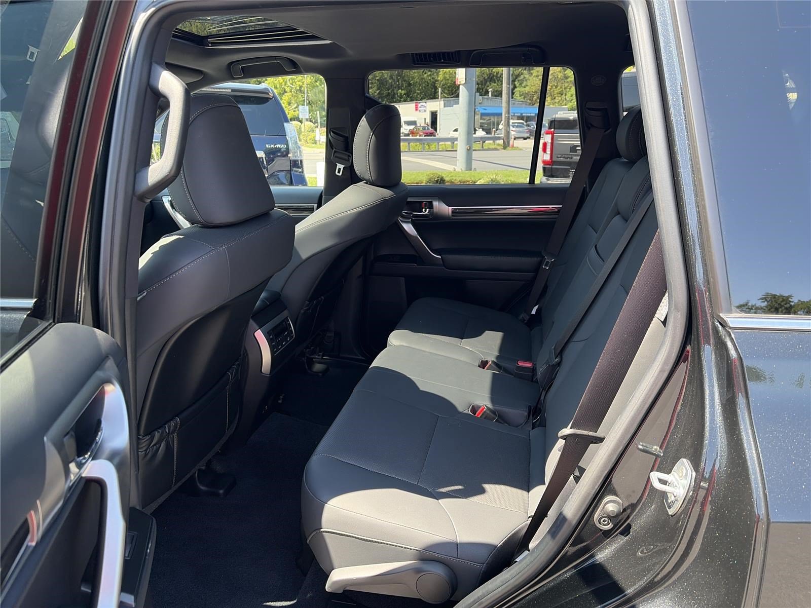 Used 2023 Lexus GX 460 Premium w/ Premium Package AWD/4WD image 12