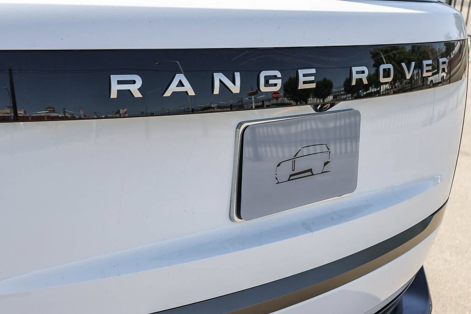 New 2026 Land Rover Range Rover Long Wheelbase SE AWD/4WD image 12