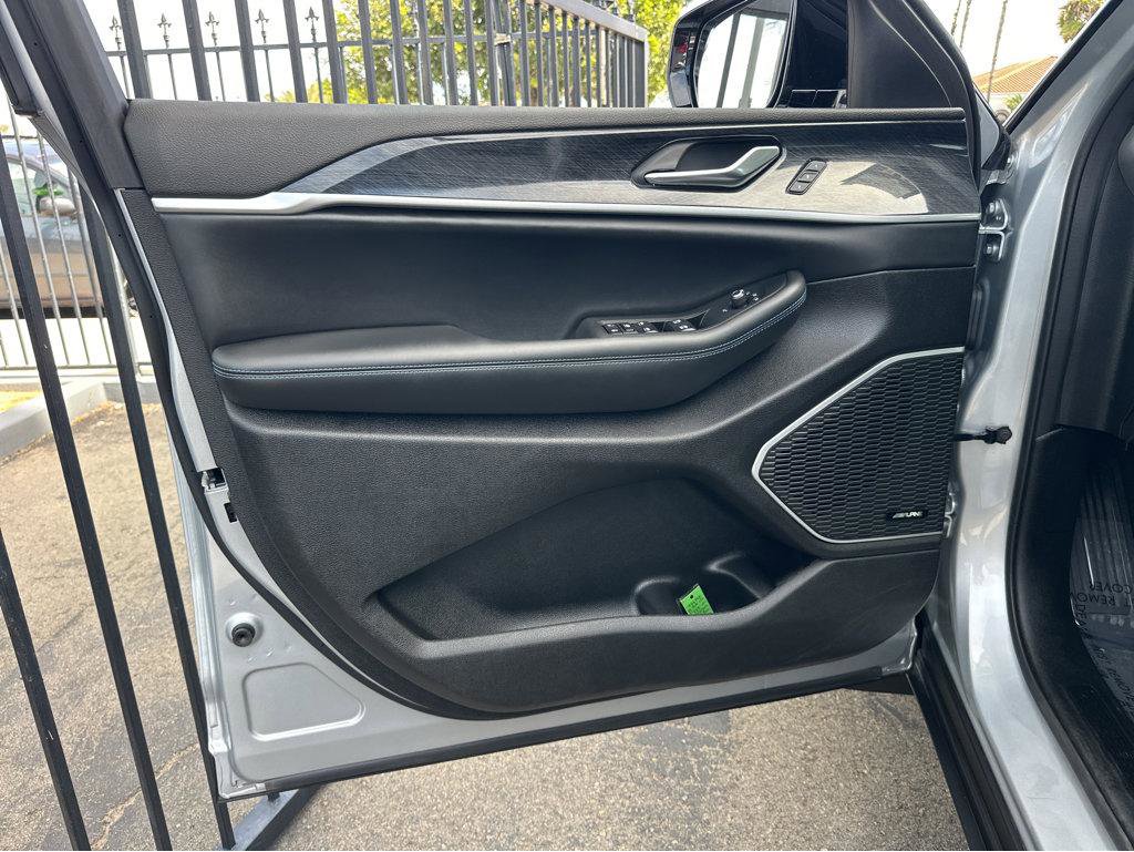 Used 2022 Jeep Grand Cherokee Trailhawk w/ Advanced Protech Group II image 15