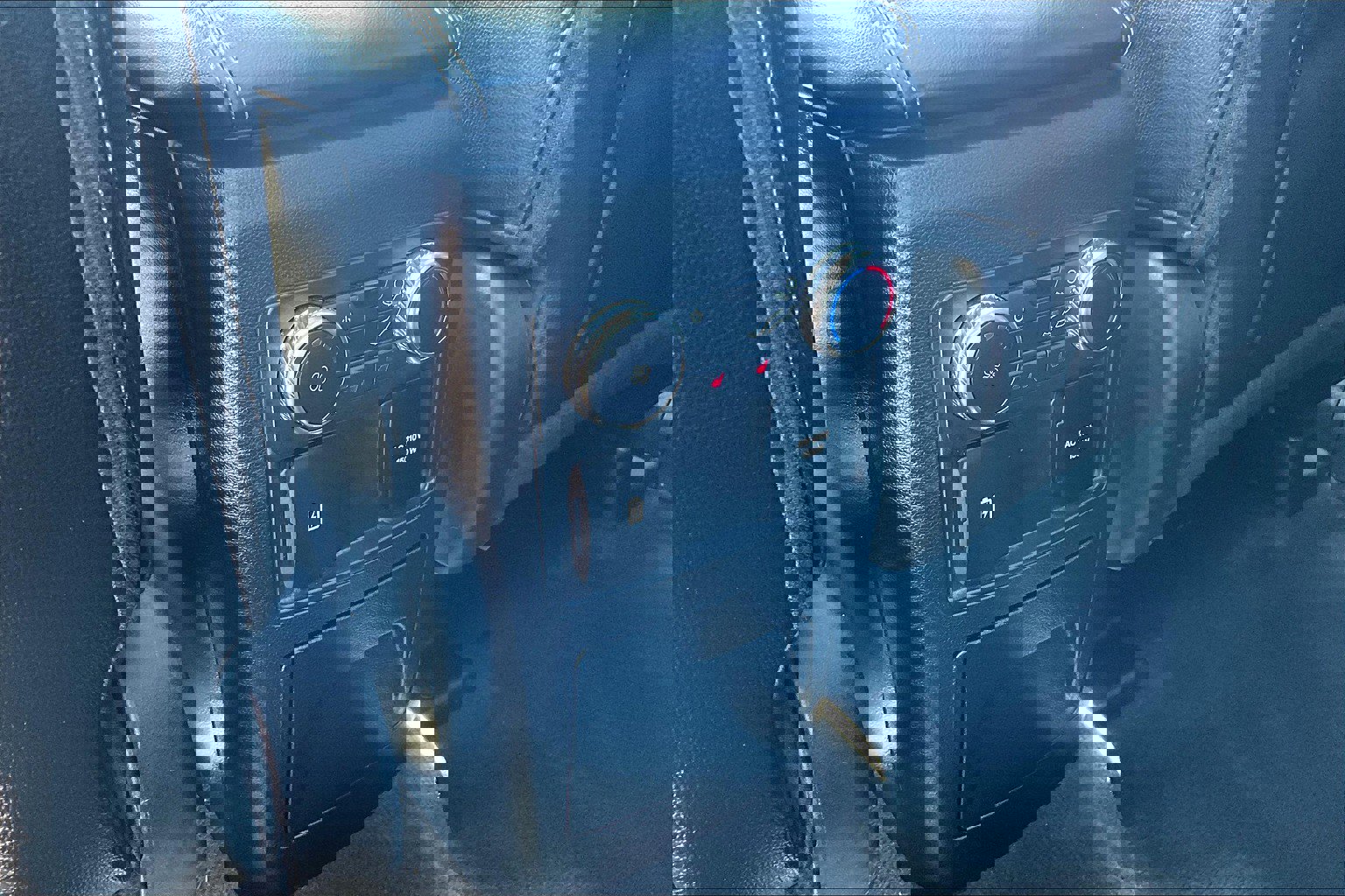 Used 2022 Ford Explorer Limited image 40