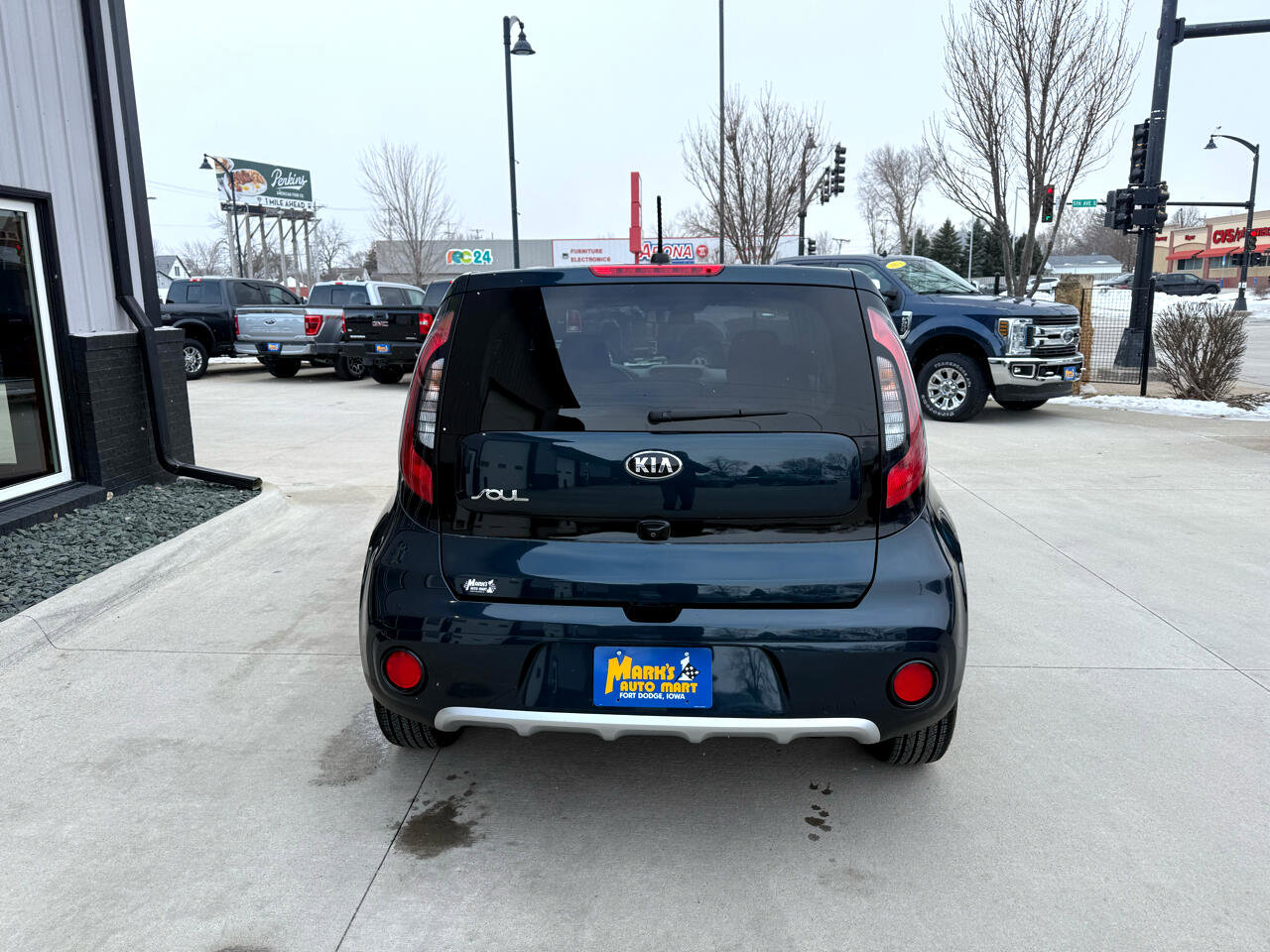 Used 2017 Kia Soul + image 5