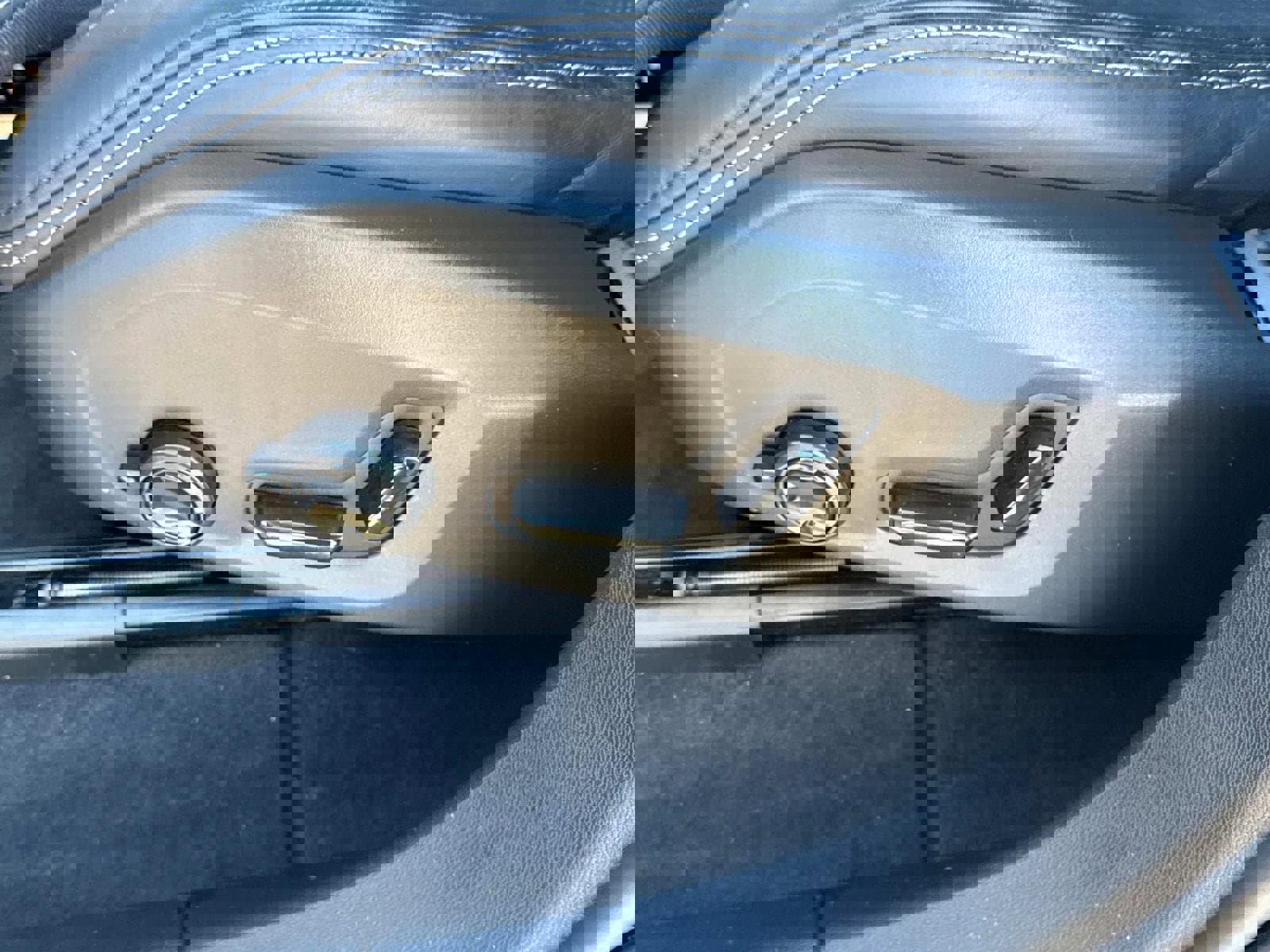 Certified 2023 Volvo XC60 T8 Ultimate w/ Climate Package image 18