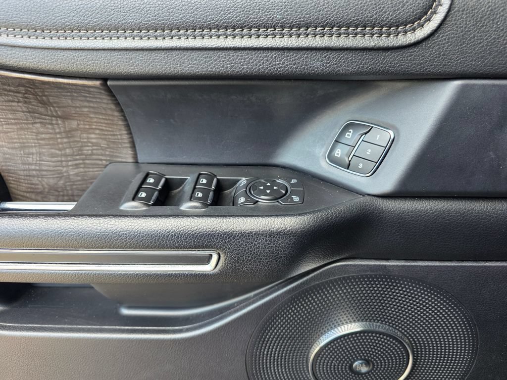 Used 2019 Ford Expedition Limited RWD image 17