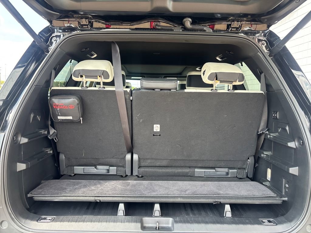 Used 2025 Toyota Sequoia Capstone image 34