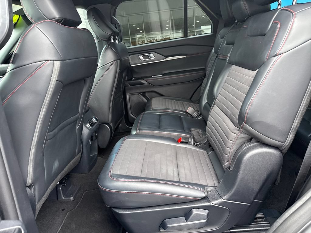 Used 2025 Ford Explorer ST-Line w/ ST-Line Street Pack AWD/4WD image 28