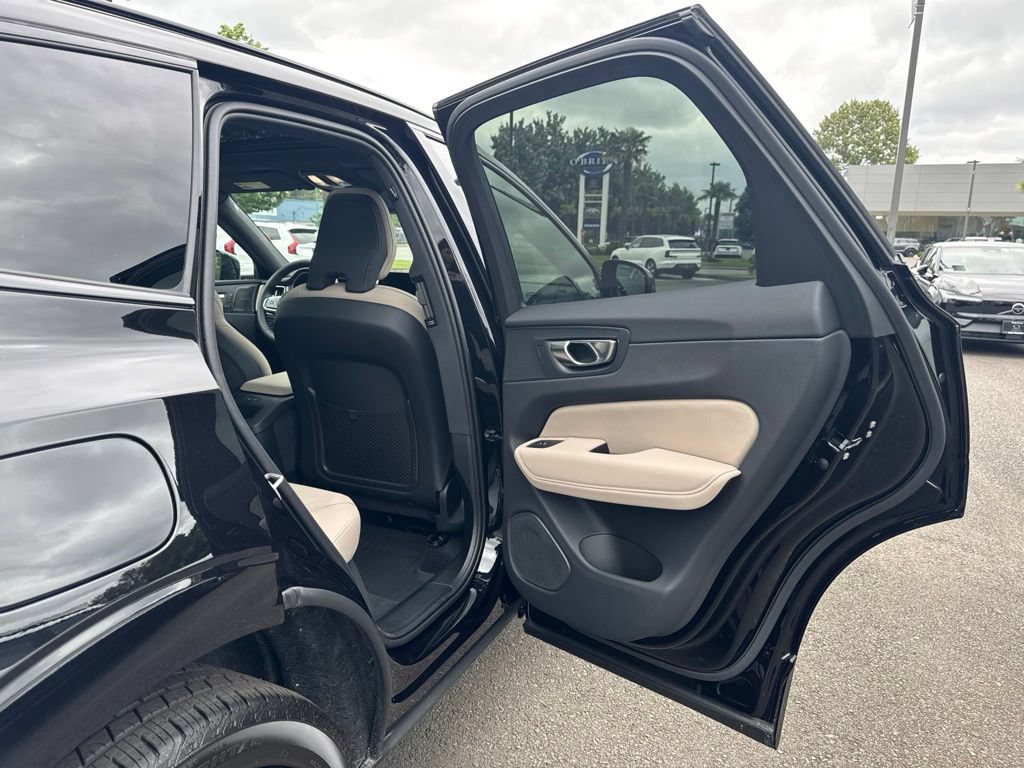 New 2026 Volvo XC60 B5 Plus w/ Protection Package Premier AWD/4WD image 17