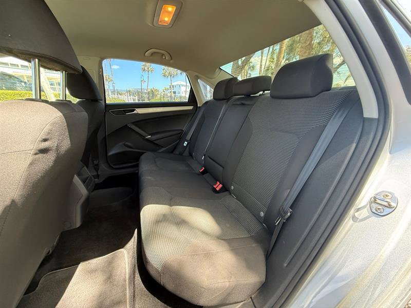Used 2018 Volkswagen Passat 2.0T S FWD image 12