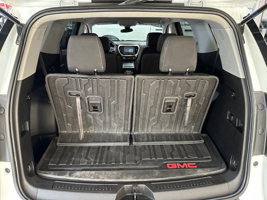 Used 2022 GMC Acadia SLE w/ LPO, Floor Liner Package AWD/4WD image 38
