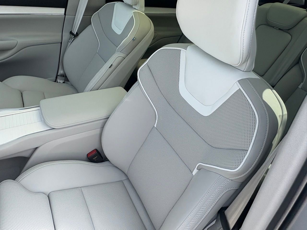 New 2026 Volvo EX90 Plus RWD image 16