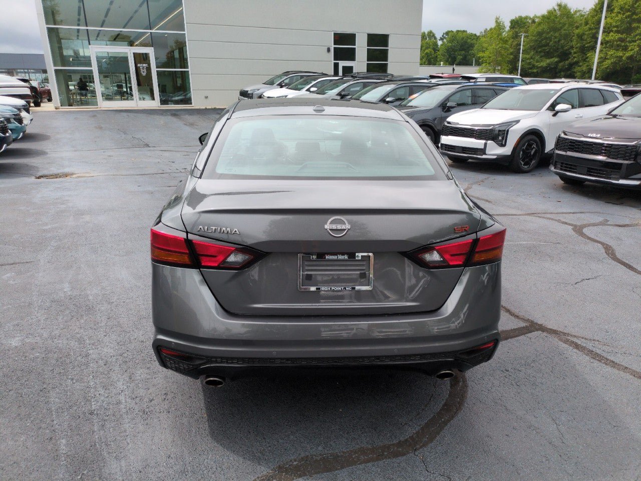Used 2025 Nissan Altima 2.5 SR FWD image 6
