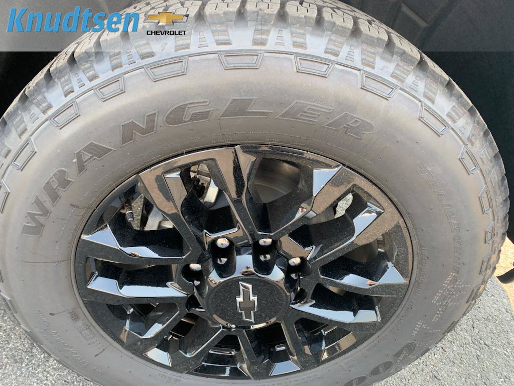 New 2026 Chevrolet Silverado 2500 Custom w/ Custom Value Package AWD/4WD image 9