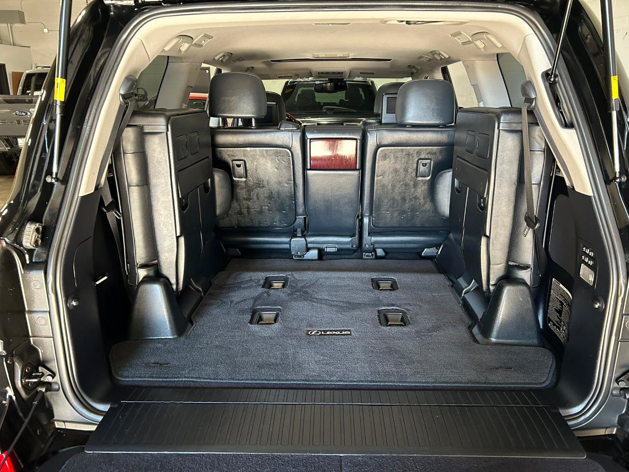 Used 2014 Lexus LX 570 4WD image 18