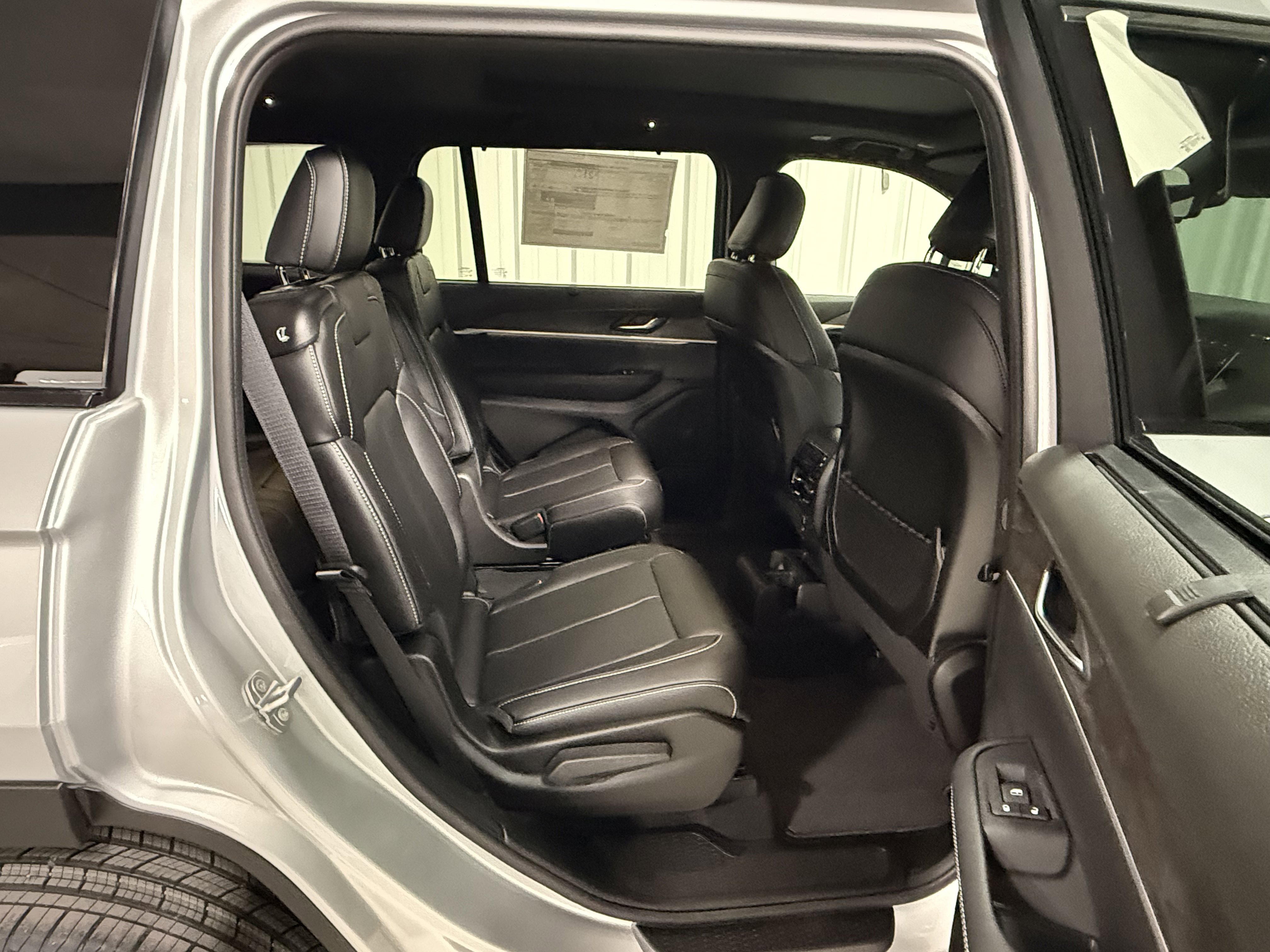 New 2025 Jeep Grand Cherokee L Limited image 11