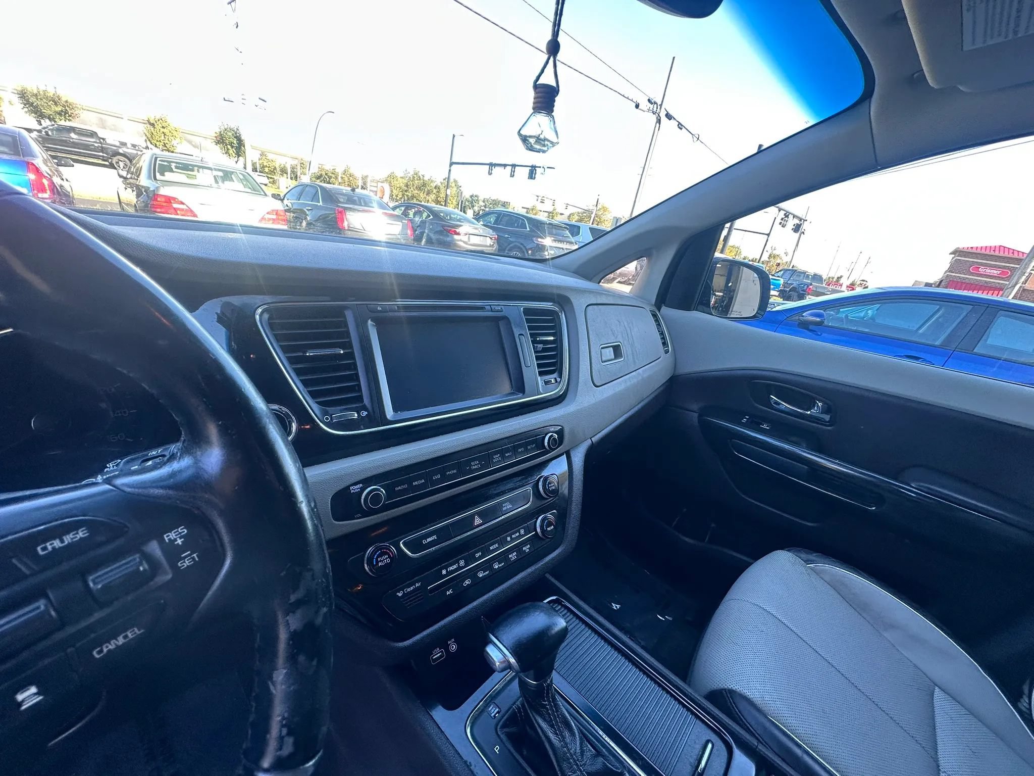 Used 2017 Kia Sedona SX Limited w/ SXL Prestige Package FWD image 16