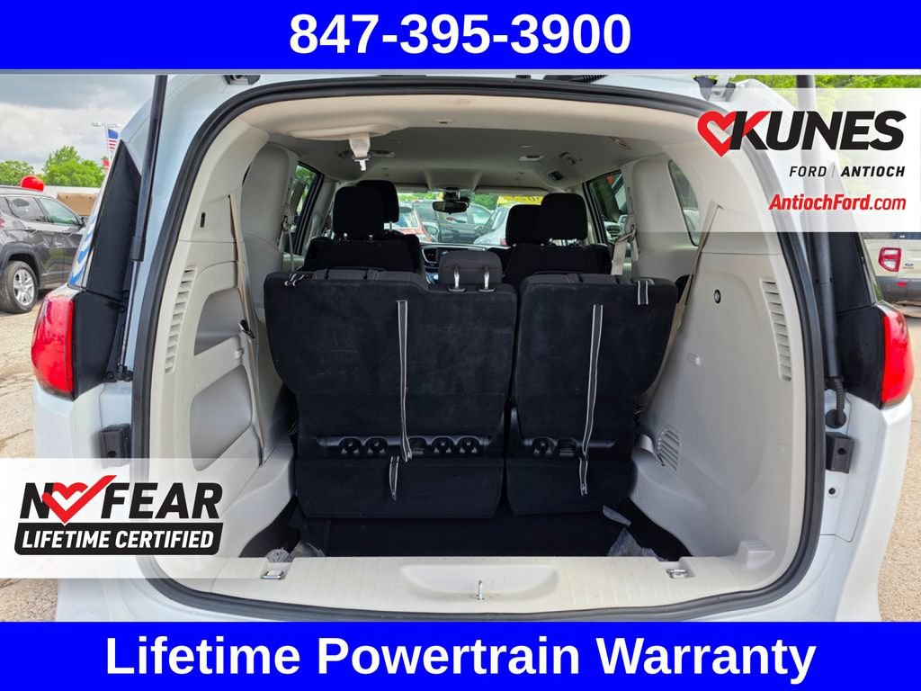 Used 2023 Chrysler Voyager LX FWD image 35