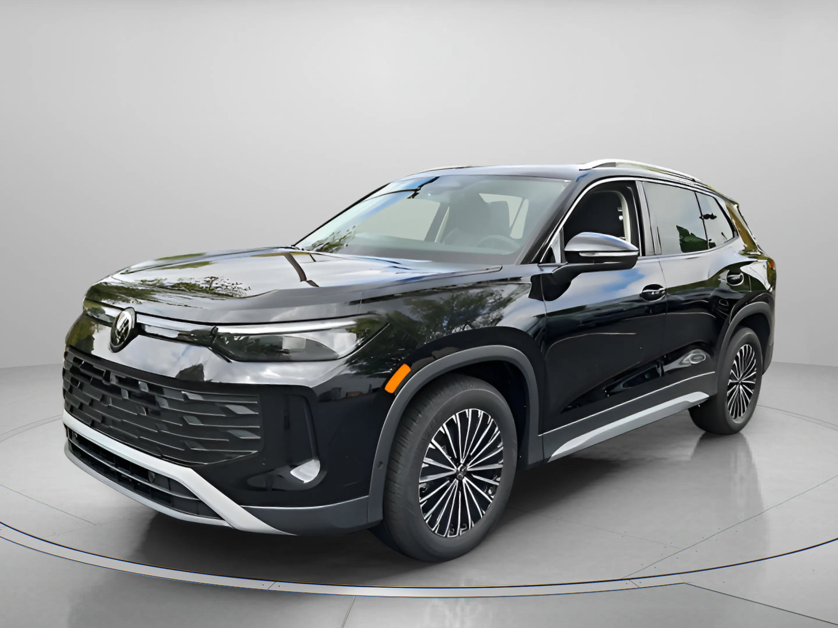 New 2025 Volkswagen Tiguan S image 2