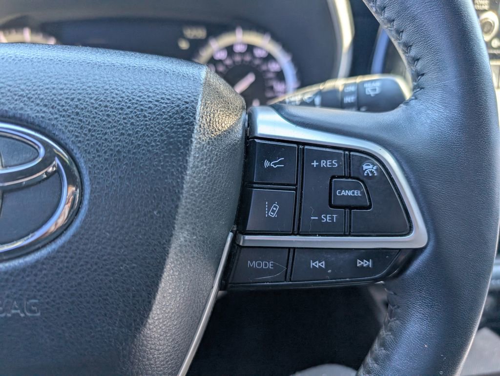 Used 2022 Toyota Highlander XSE image 21