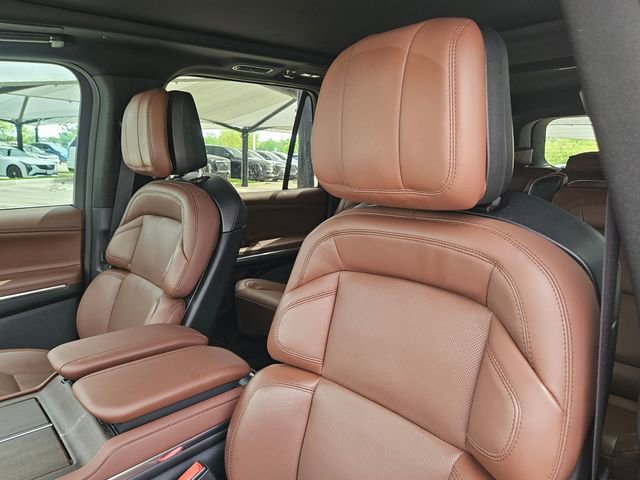 Used 2025 Lincoln Navigator L Reserve image 10
