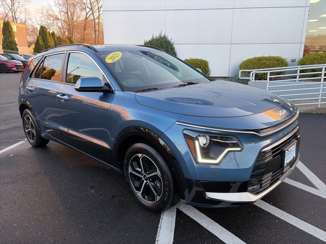 Used 2023 Kia Niro SX