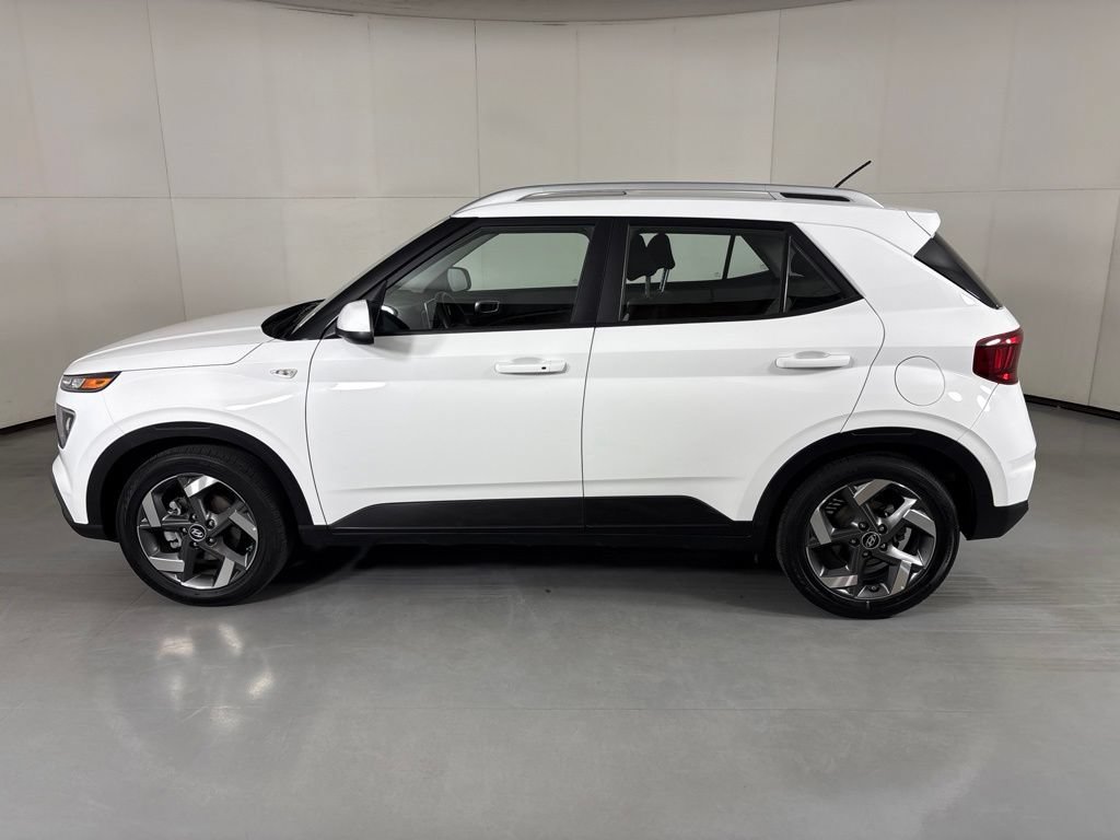 Used 2025 Hyundai Venue SEL FWD image 5