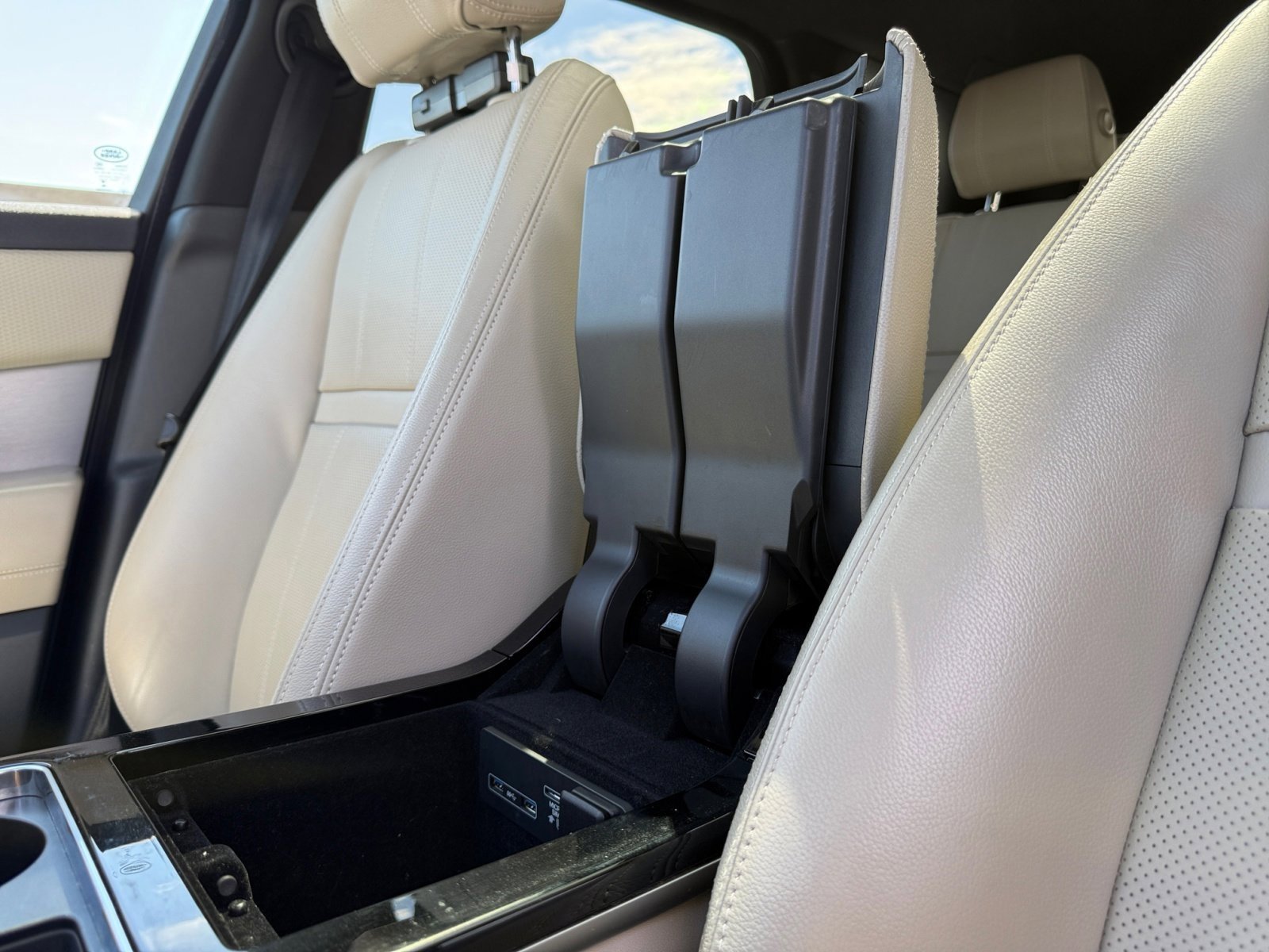 Used 2019 Land Rover Range Rover Velar R-Dynamic SE image 15