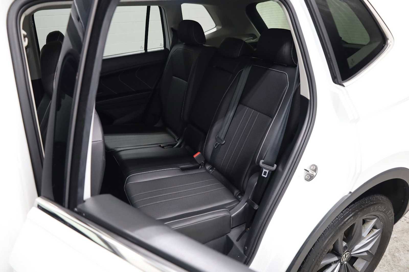 Used 2022 Volkswagen Tiguan SE image 31