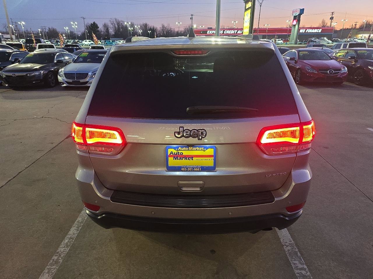 Used 2017 Jeep Grand Cherokee Laredo w/ Quick Order Package 2BE image 6