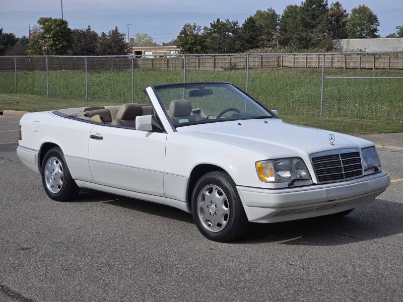 Used 1995 Mercedes-Benz E 320 Convertible image 1