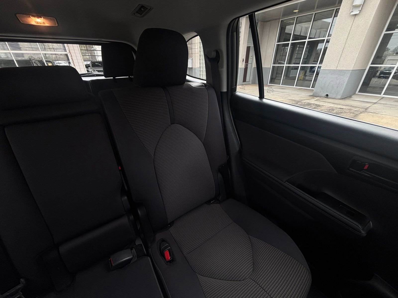 Used 2025 Toyota Highlander LE image 39