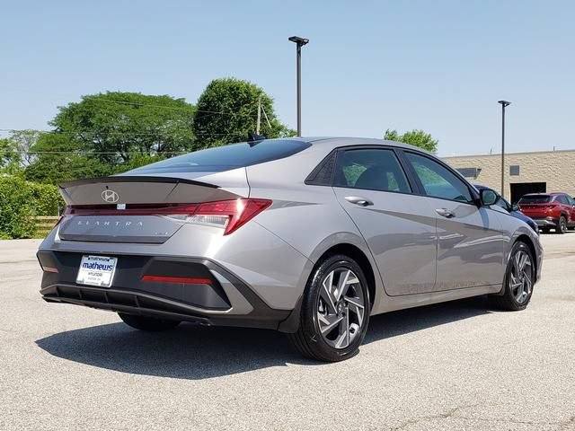 Used 2025 Hyundai Elantra SEL FWD image 5