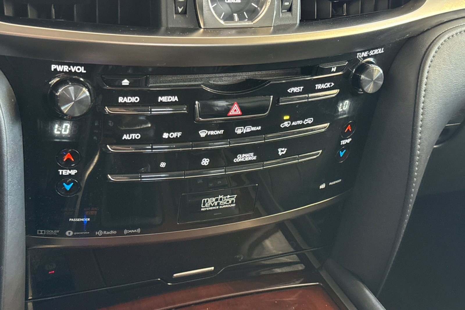 Used 2017 Lexus LX 570 4WD w/ Luxury Package image 28