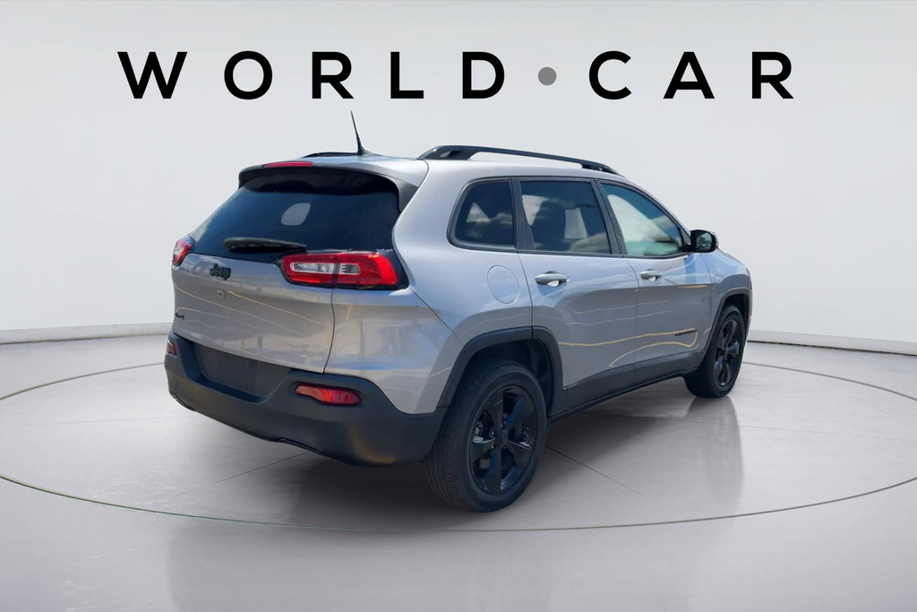 Used 2018 Jeep Cherokee Latitude w/ Altitude Package AWD/4WD image 3