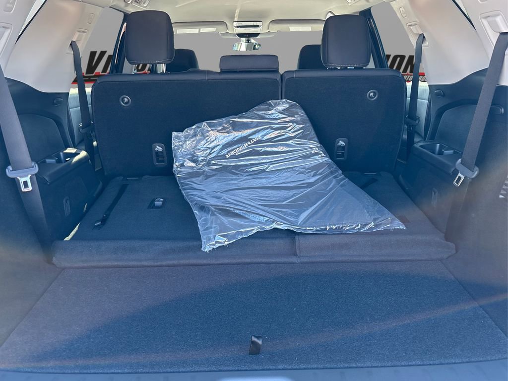 New 2025 Nissan Pathfinder SV w/ Black Appearance Package image 11