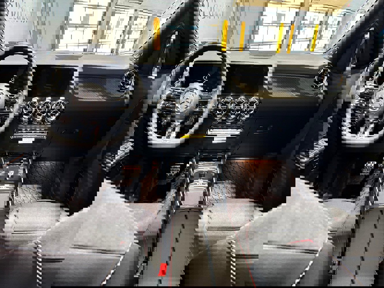 New 2026 Mercedes-Benz GLA 35 AMG 4MATIC image 6